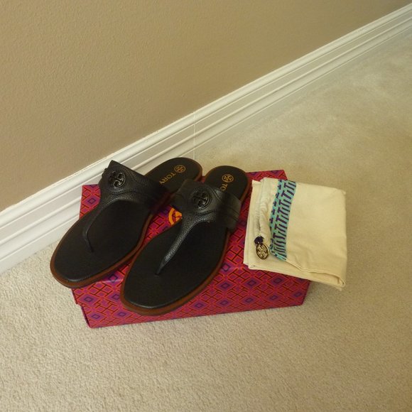 Tory Burch Carson Thong Welt Logo Leather Sandals - Black - Sz. 9 - Picture 1 of 10